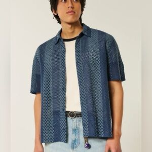 Hollister Navy Geometric Mesh Button Down Shirt size Medium NWT Coachella